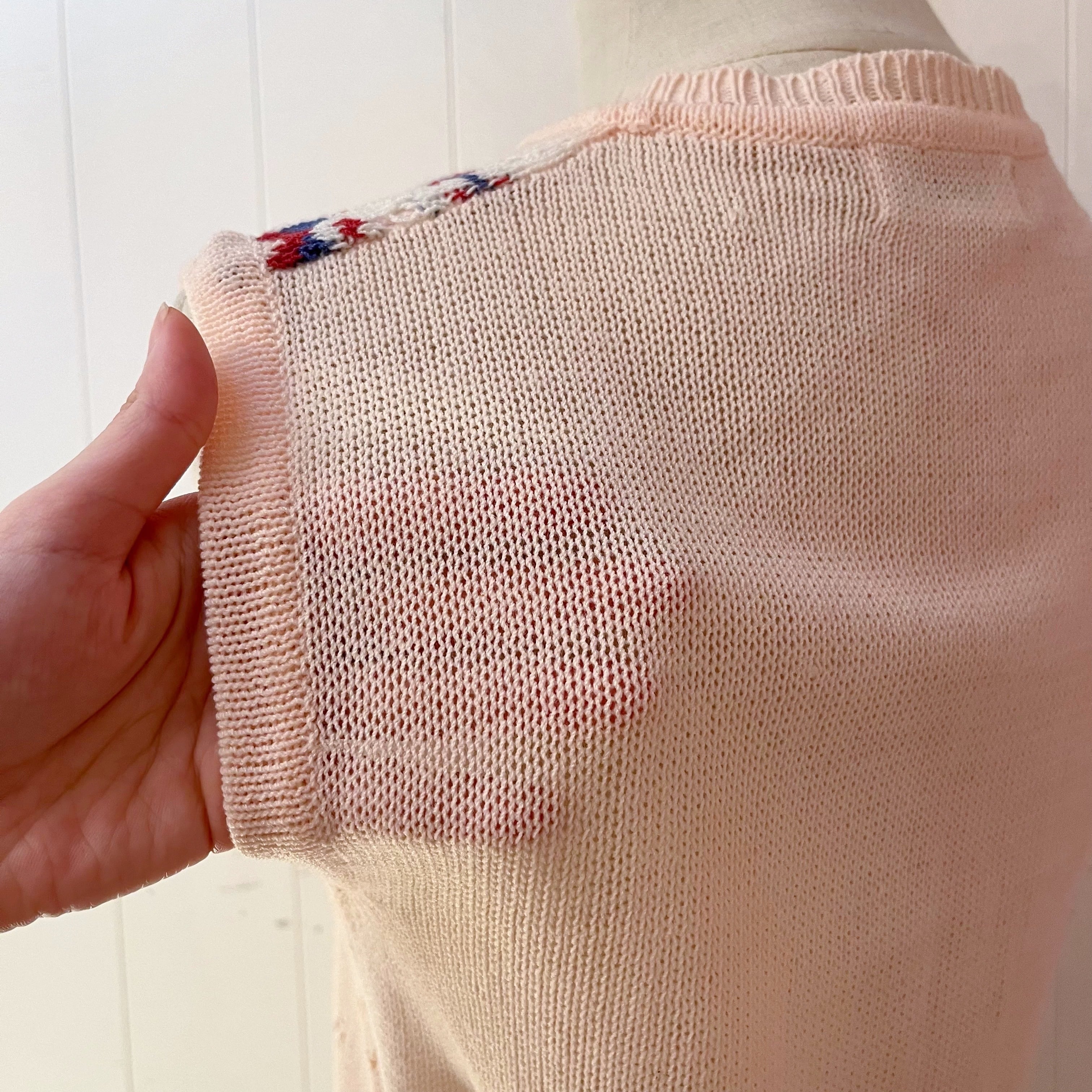 centripetal pattern pink vest