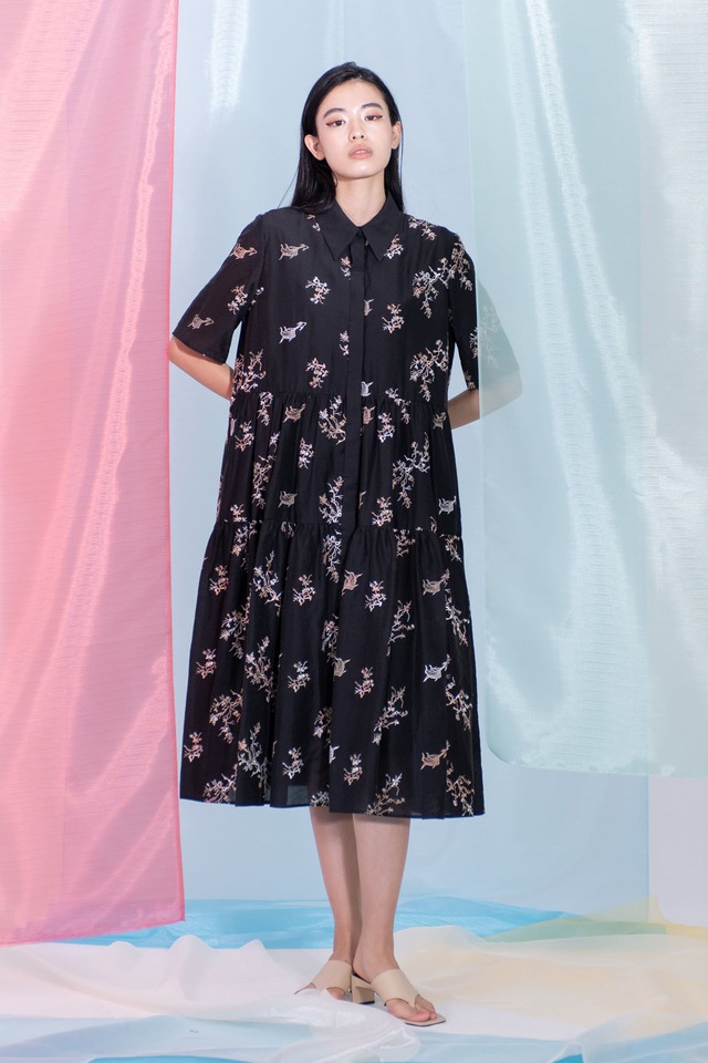 Goldfish Embroidery Tired Dress　BLACK