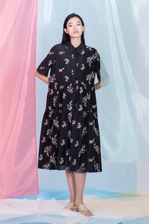 Goldfish Embroidery Tired Dress　BLACK