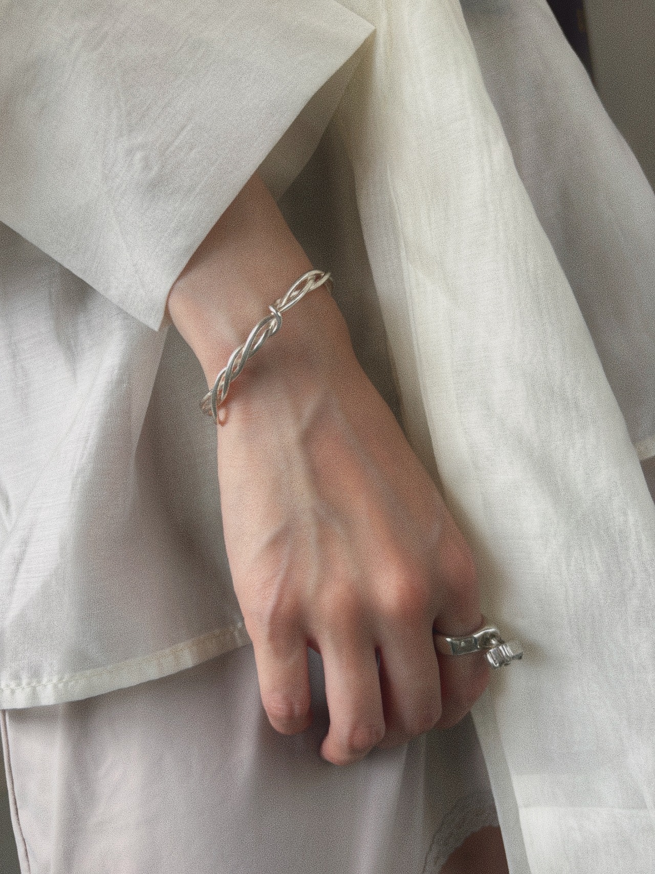 KNOT LINE BRACELET