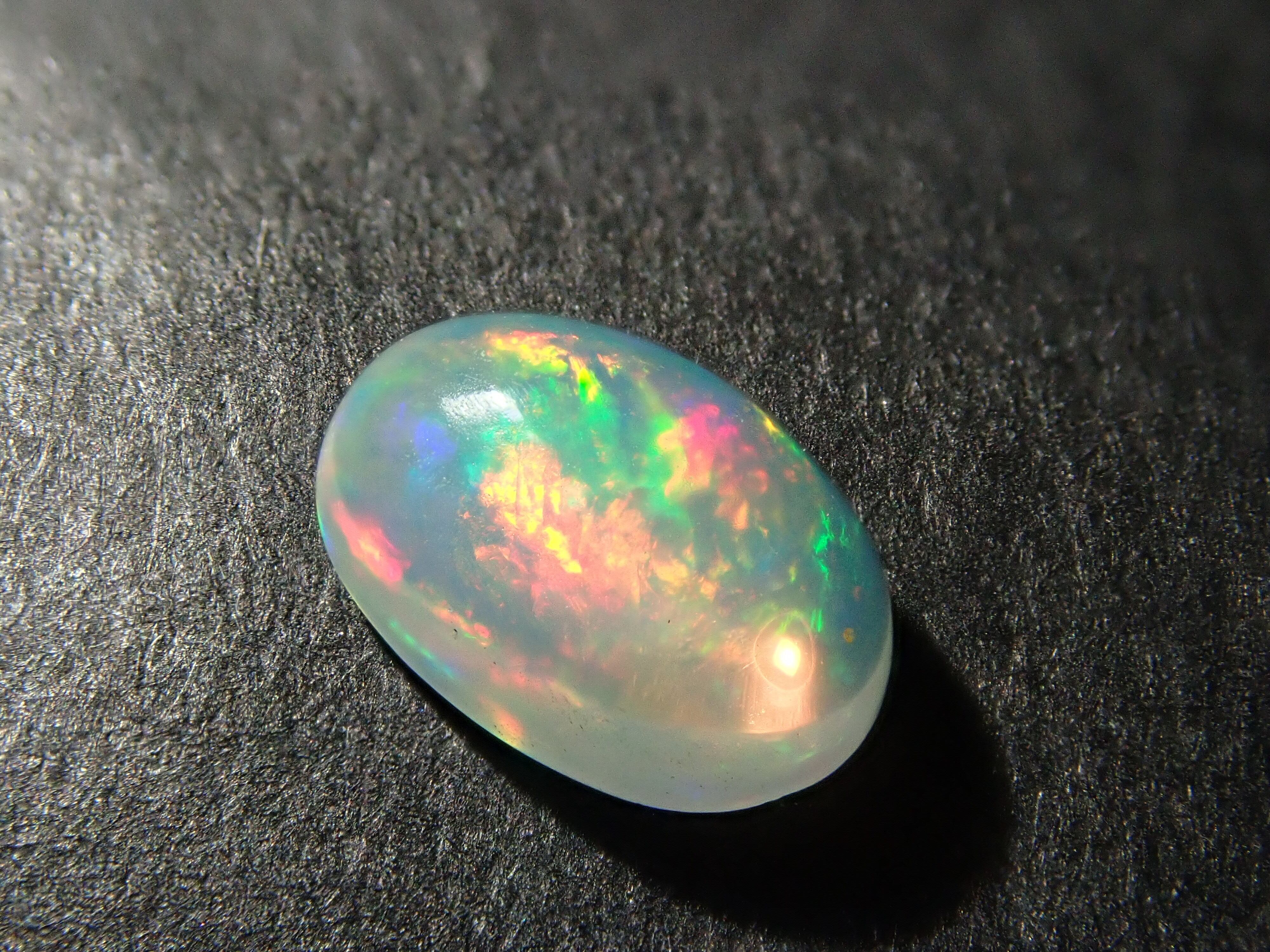 宝石ガチャンポ！！】エチオピア産オパール ～色が遊ぶ不思議な宝石