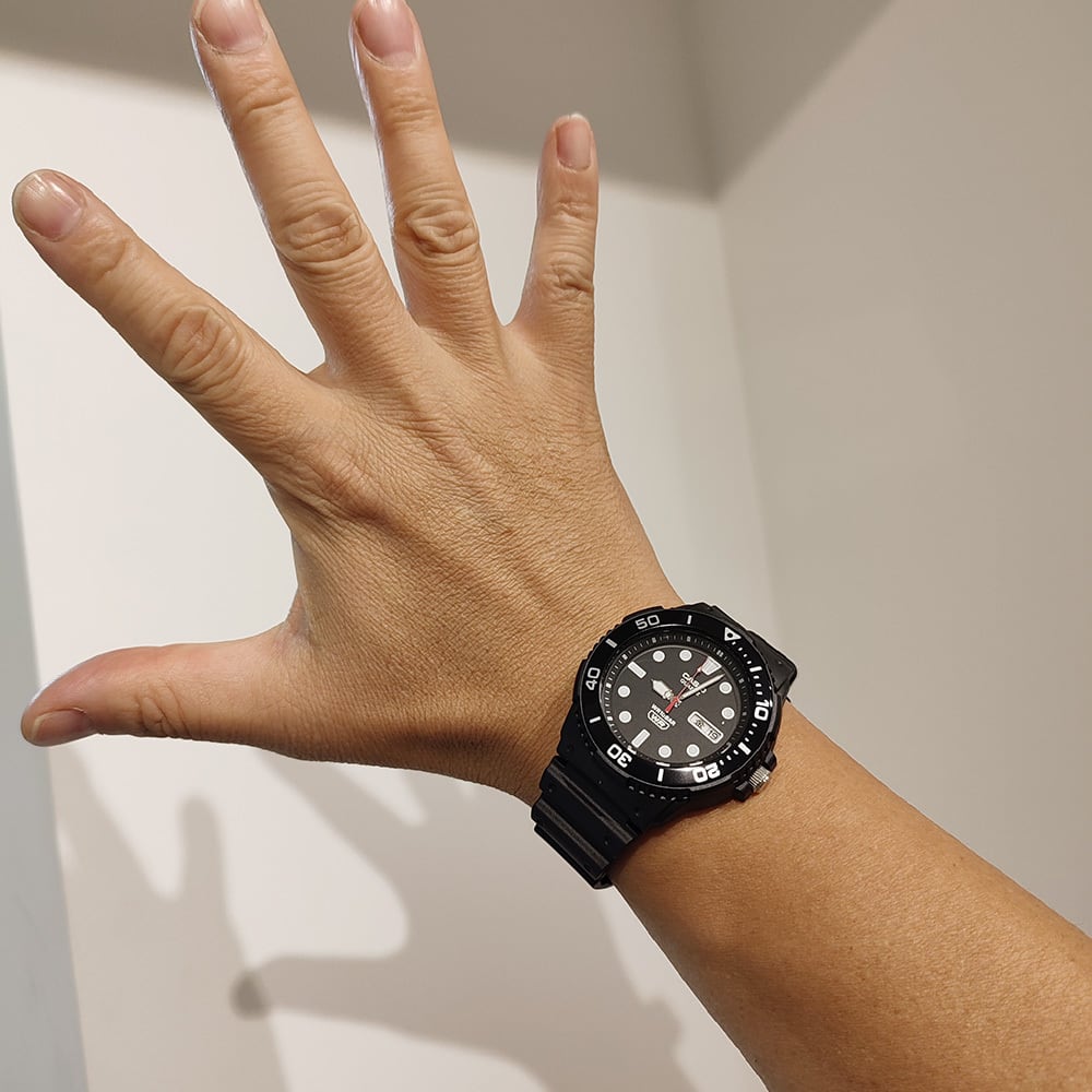 新品 CASIO Collection グリーンカラー デイトアナログモデル ウオッチ - CASIO Collection | CASIO