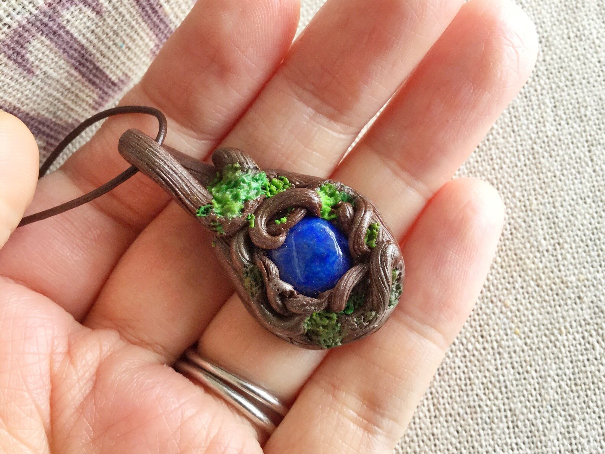 ラピスラズリ】深き森のお守りペンダント | 天然石ワイヤー