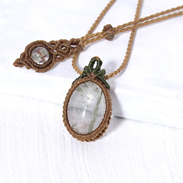 【一点物】ガーデンクォーツのオーバルルースを包んだマクラメネックレスNo.8