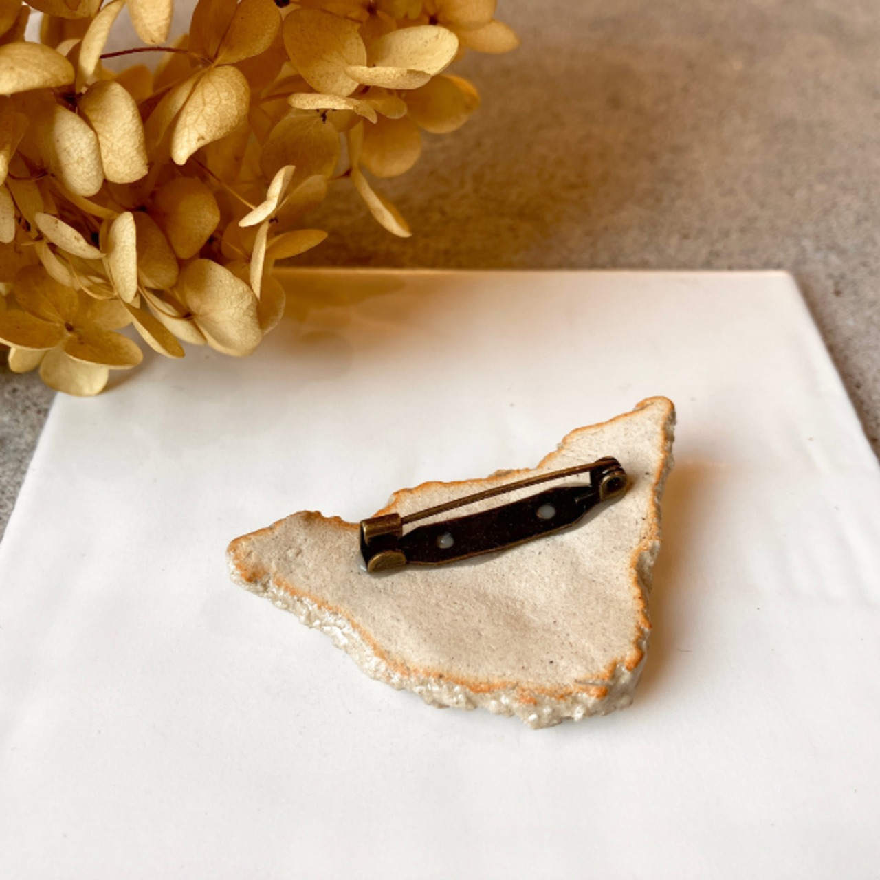 ひとかけら　ブローチ