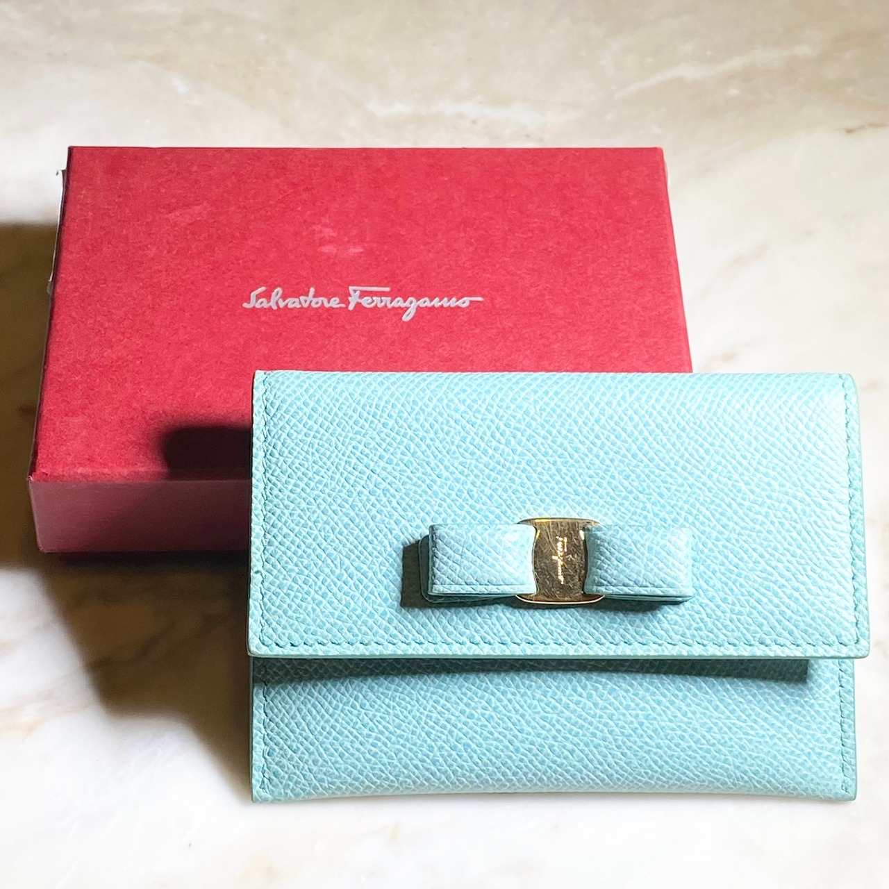 SALVATORE FERRAGAMO leather card case “vara bow”