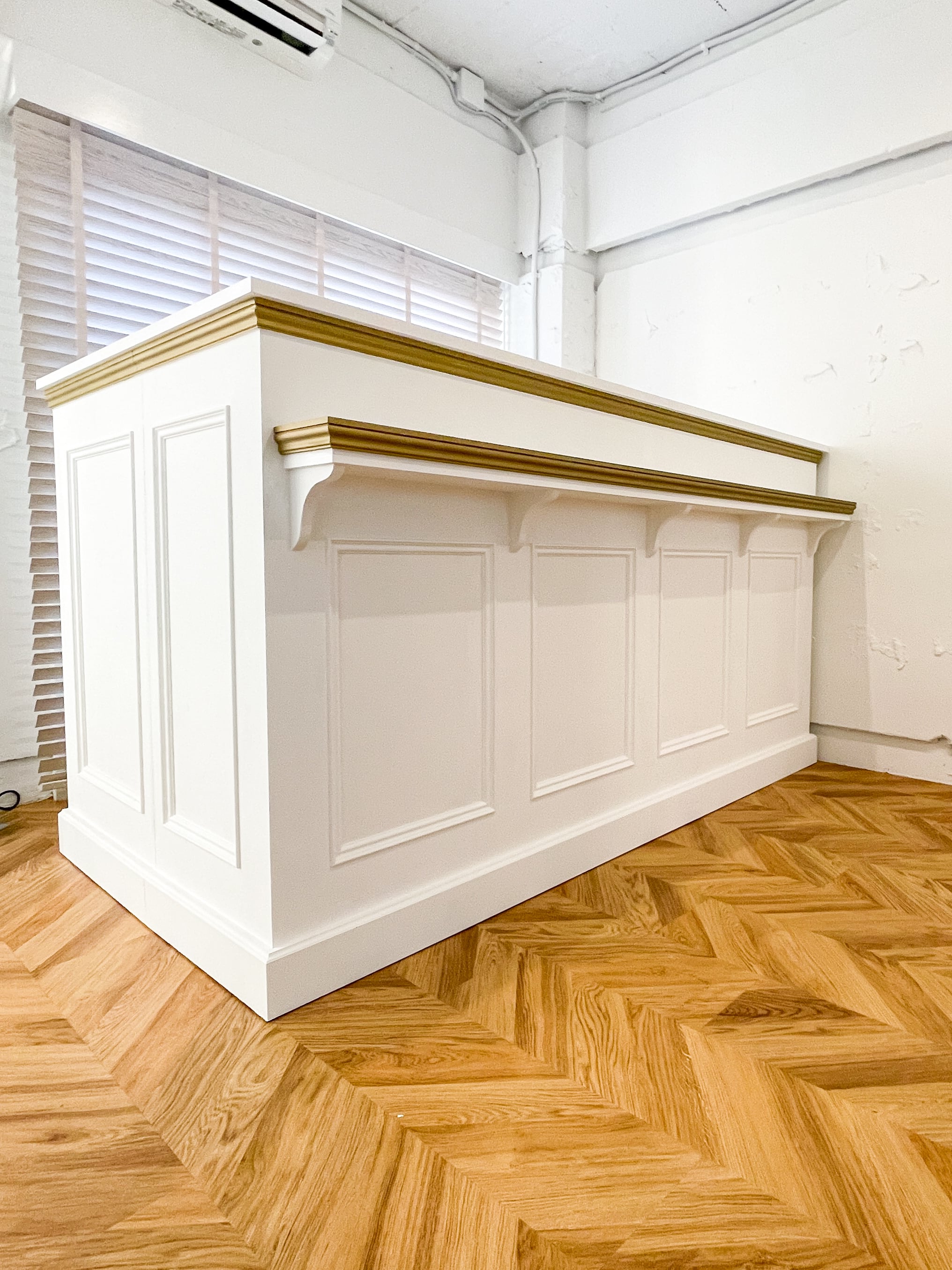 女性専用パーソナルジム向けL字カウンター84 (荷物棚付き・かわいい受付カウンター)W2000✕D1150