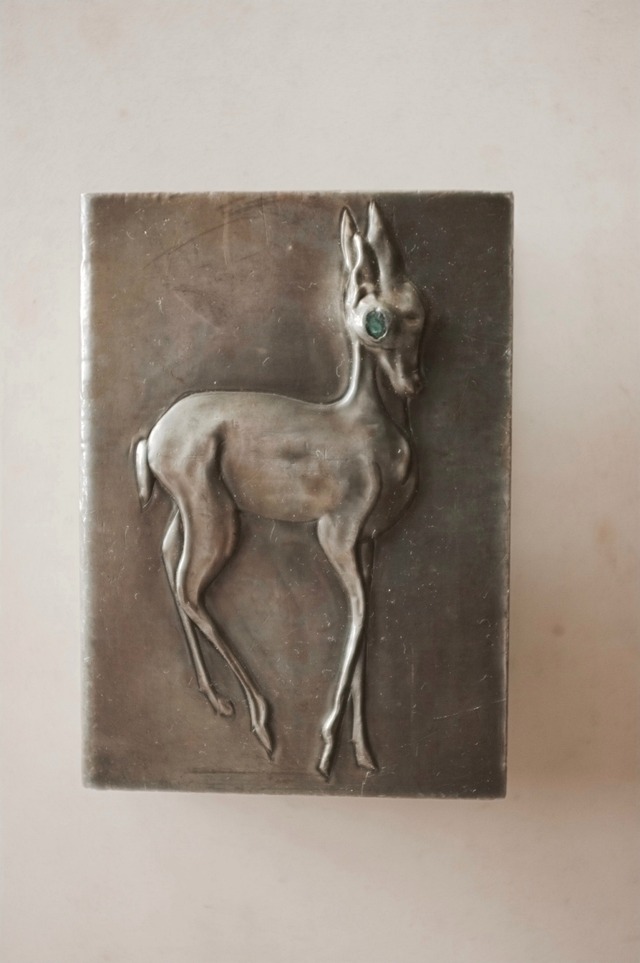 フランス 雌鹿と青い瞳とマッチホルダー エタン製 アンティーク