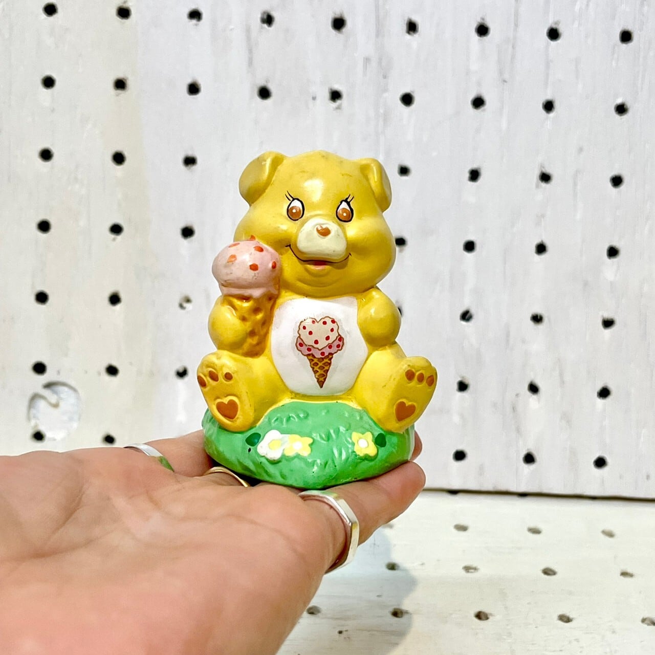 80s ケアベア・ハートピッグ・セラミックフィギュア-カズンズ トリート 陶器 / Care Bears Cousins Treat Heart Pig Ceramic Figurine 1980 | THE PUPPEZ☆e-shop / ザ パペッツ松本-WEBショップ powered by
