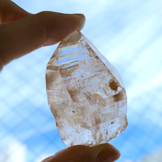 ヒマラヤ産オレンジルチルクォーツポイント 天然石水晶 【チャンスを引き寄せ、現実を動かす力をサポートする】