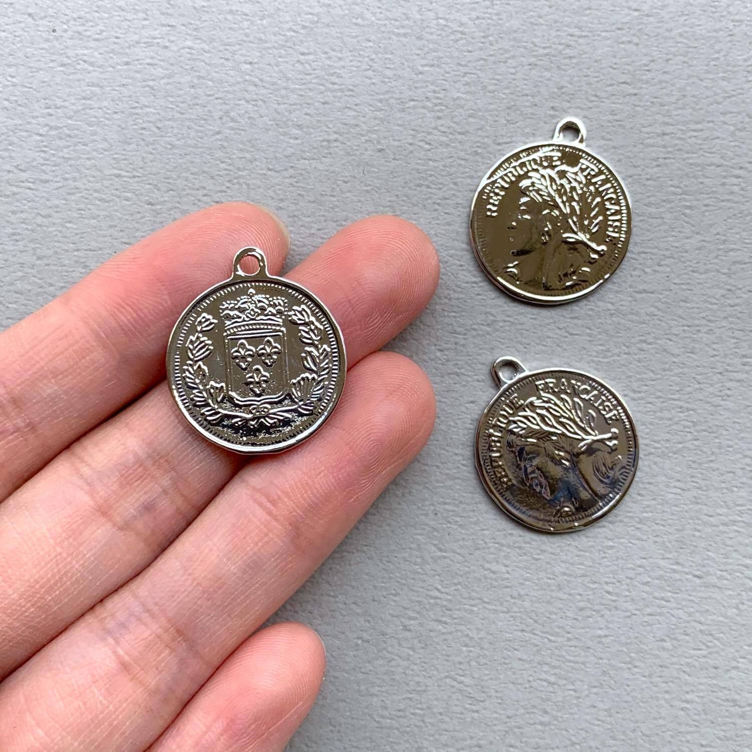 シルバーメダル風チャーム | Dua-アクセサリーパーツショップ