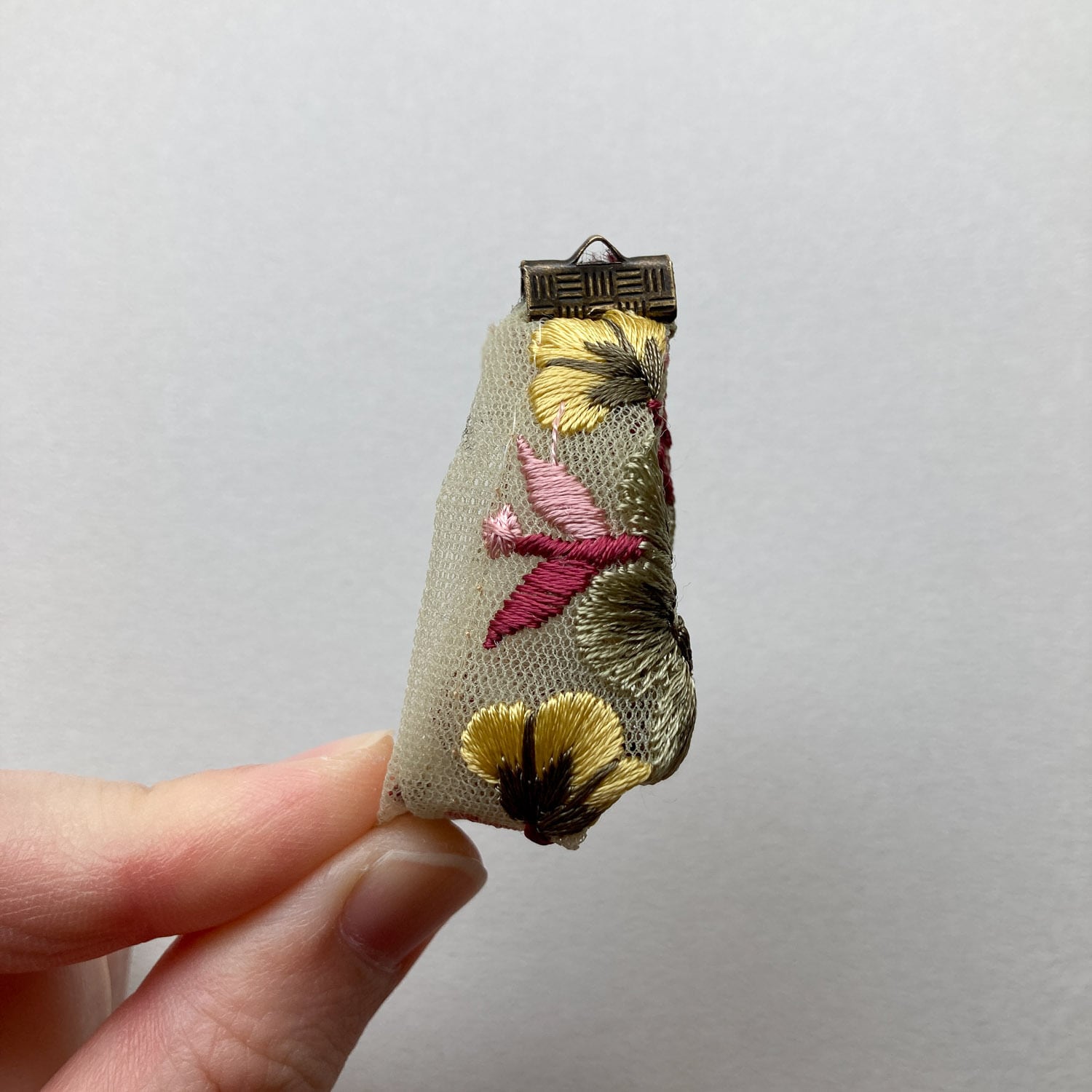 Duaオリジナル ぷっくりお花刺繍リボンタッセル（ニュアンス） | Dua