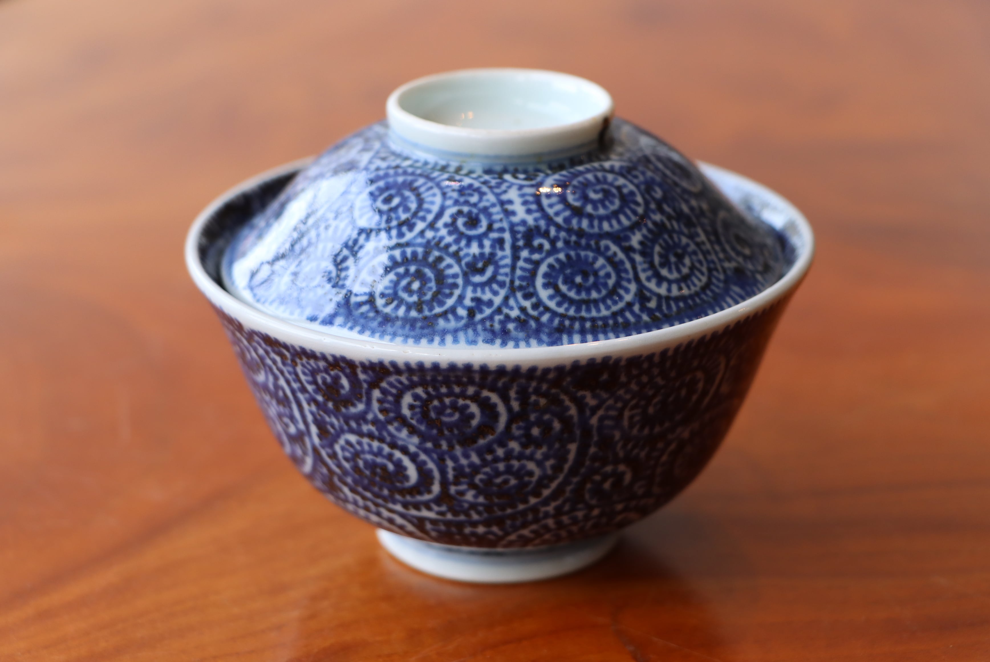 古伊万里 染付 蛸唐草文 蓋茶碗 | (有)新原美術 古伊万里 染付 蛸唐草文 蓋茶碗 | (有)新原美術