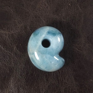 糸魚川翡翠 コン沢 青翡翠 ゆる勾玉 11.5g  Itoigawa Blue Jadeite magatama