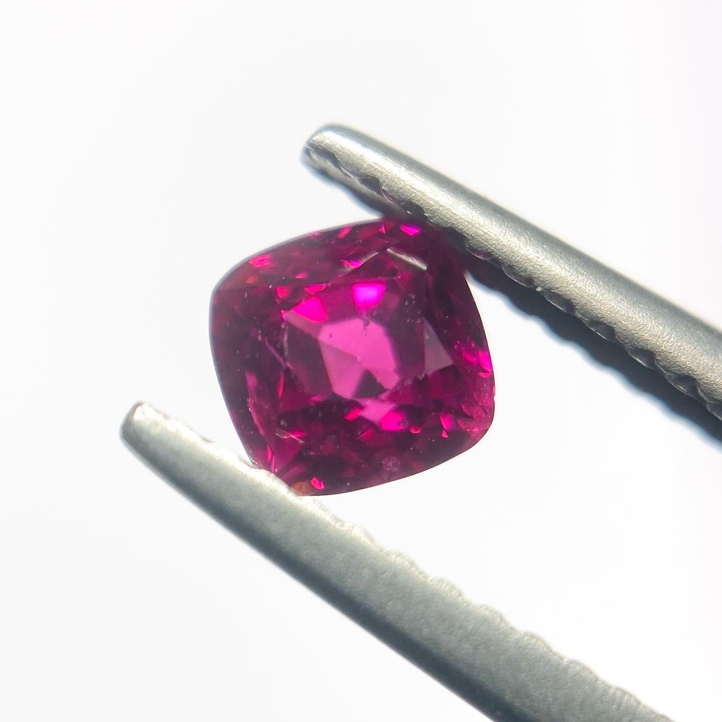 上質なレッドスピネル