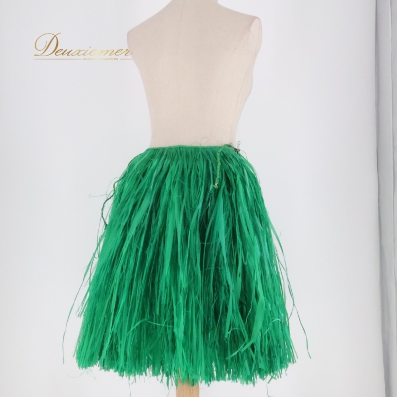 フラダンス 衣装 モレ グリーン系 腰みの ショート丈 スカート タヒチアン ケース付き 鮮やか 華やか 紐 緑 ハワイアン アロハ フラ ダンス レッスン 練習 モレスカート おしゃれ ボリューム感あり お楽しみ会 パーティー ダンス衣装 コスチューム