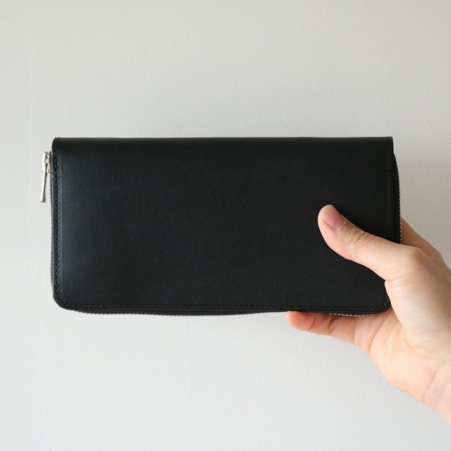 Leather round zip long wallet - black | 葉擦れ