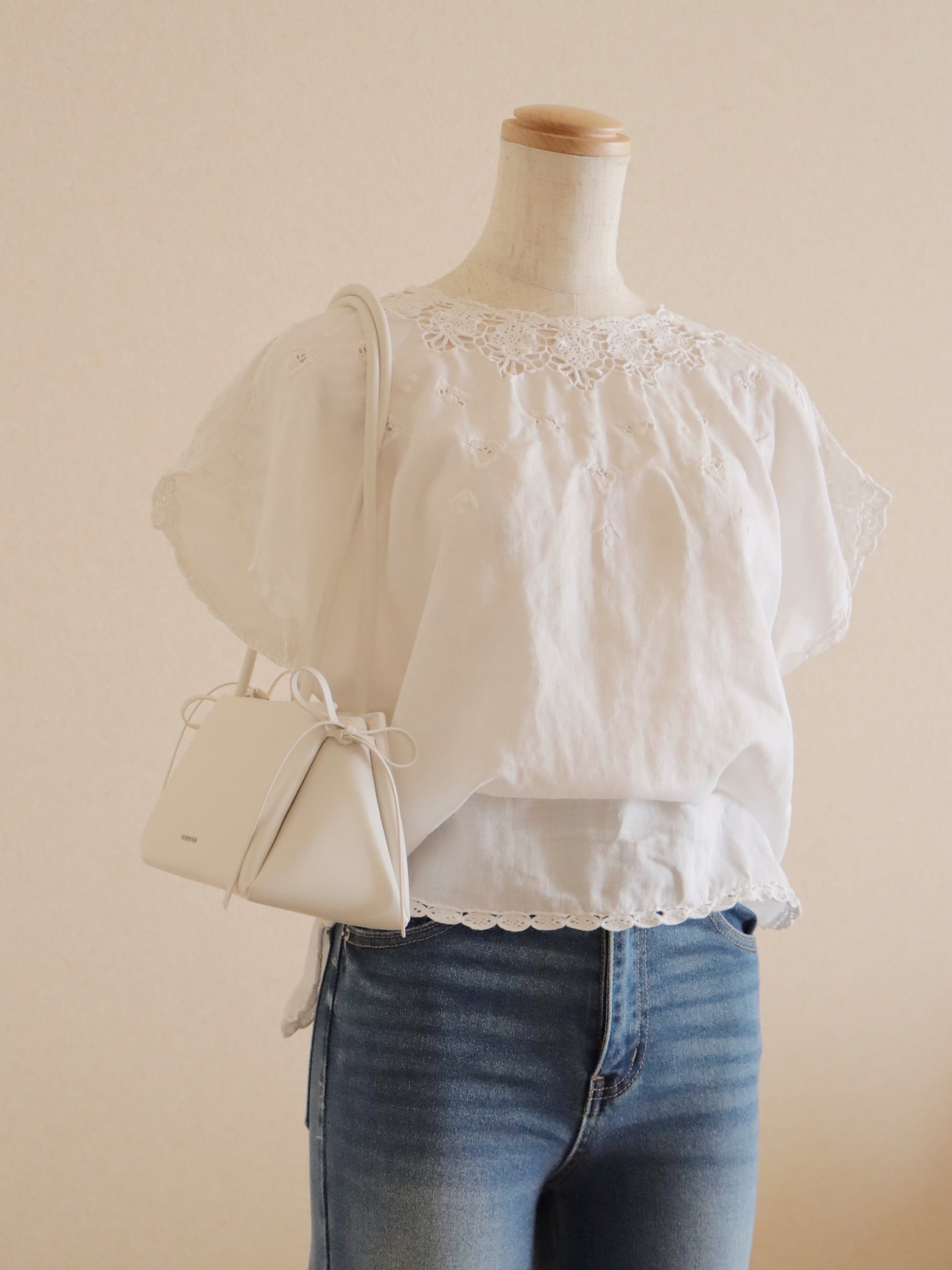 ●hand embroidery flower & lace design linen pullover blouse
