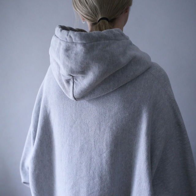 "Champion" light gray color over silhouette reverse wave sweat parka