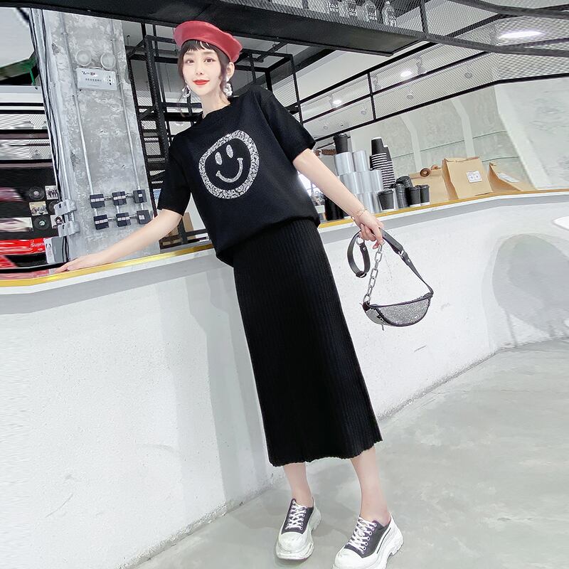 プラスサイズの女性の太った姉妹2020年秋の新しい洋風Tシャツ年齢を減らし、肉を覆い、薄い陰謀のニットスカートを見せます ミックスインファッション161180722