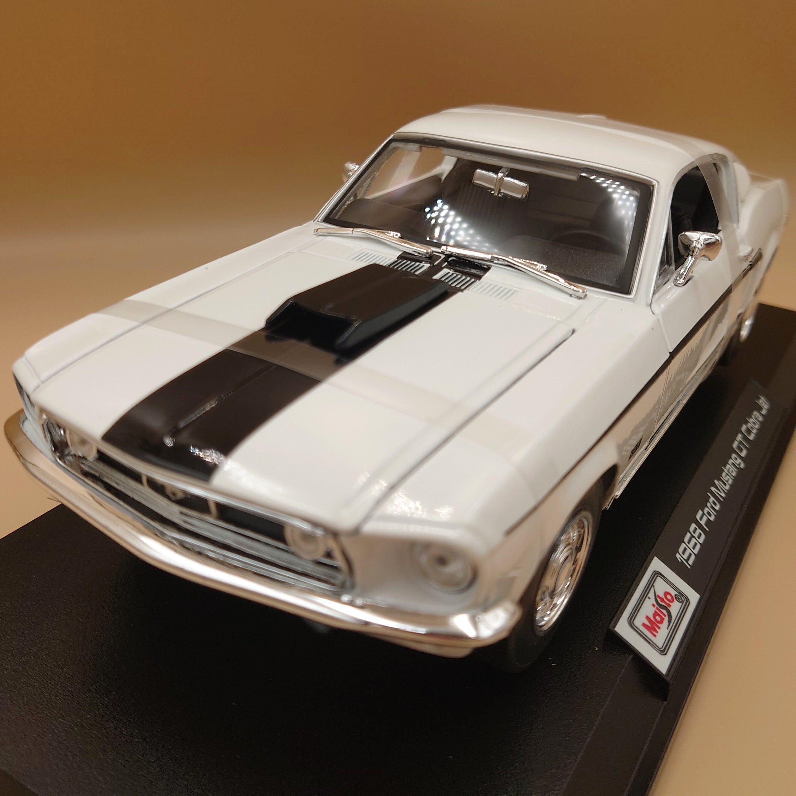 1/18 フォードマスタングGTコブラ ジェット ホワイト 1968 ミニカー 1/18 フォードマスタングGTコブラ ジェット ホワイト 1968 Ford