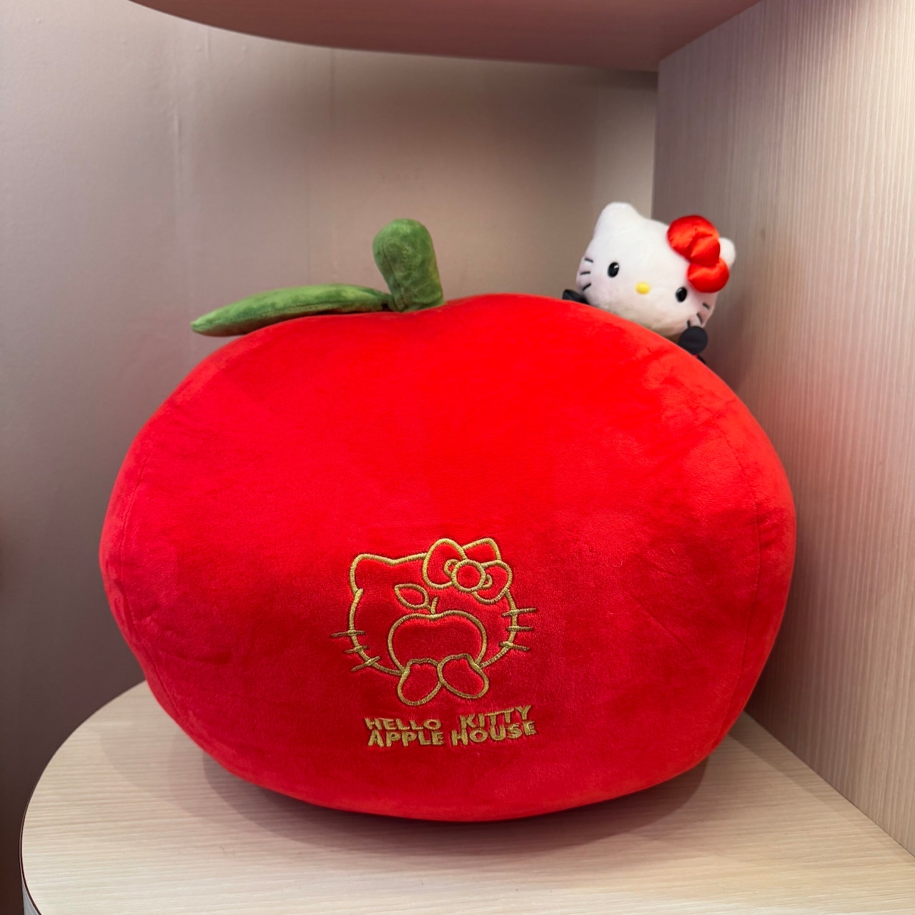 【HELLO KITTY APPLE HOUSE】りんごクッション