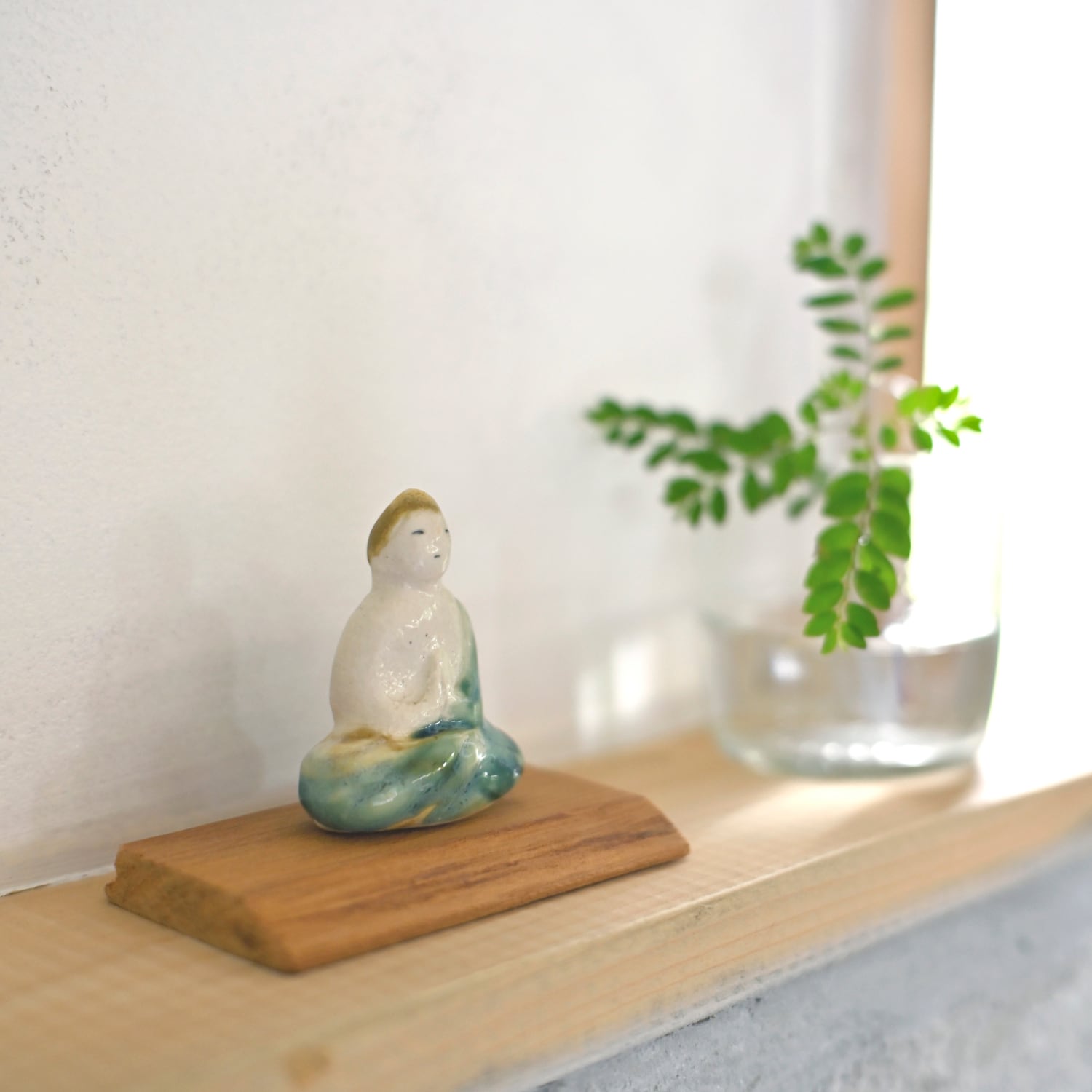 Nagisa工房／陶芸作品／ちいさな仏さま_01(木製台座付き) | Gallery