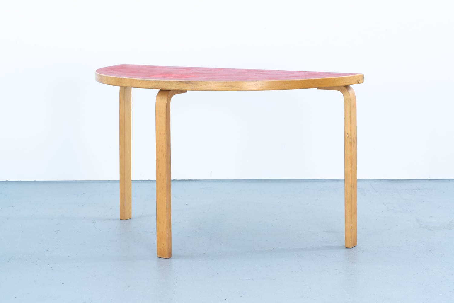 Alvar Aalto | Table 95 linoleum red | kaikki gallery | 北欧