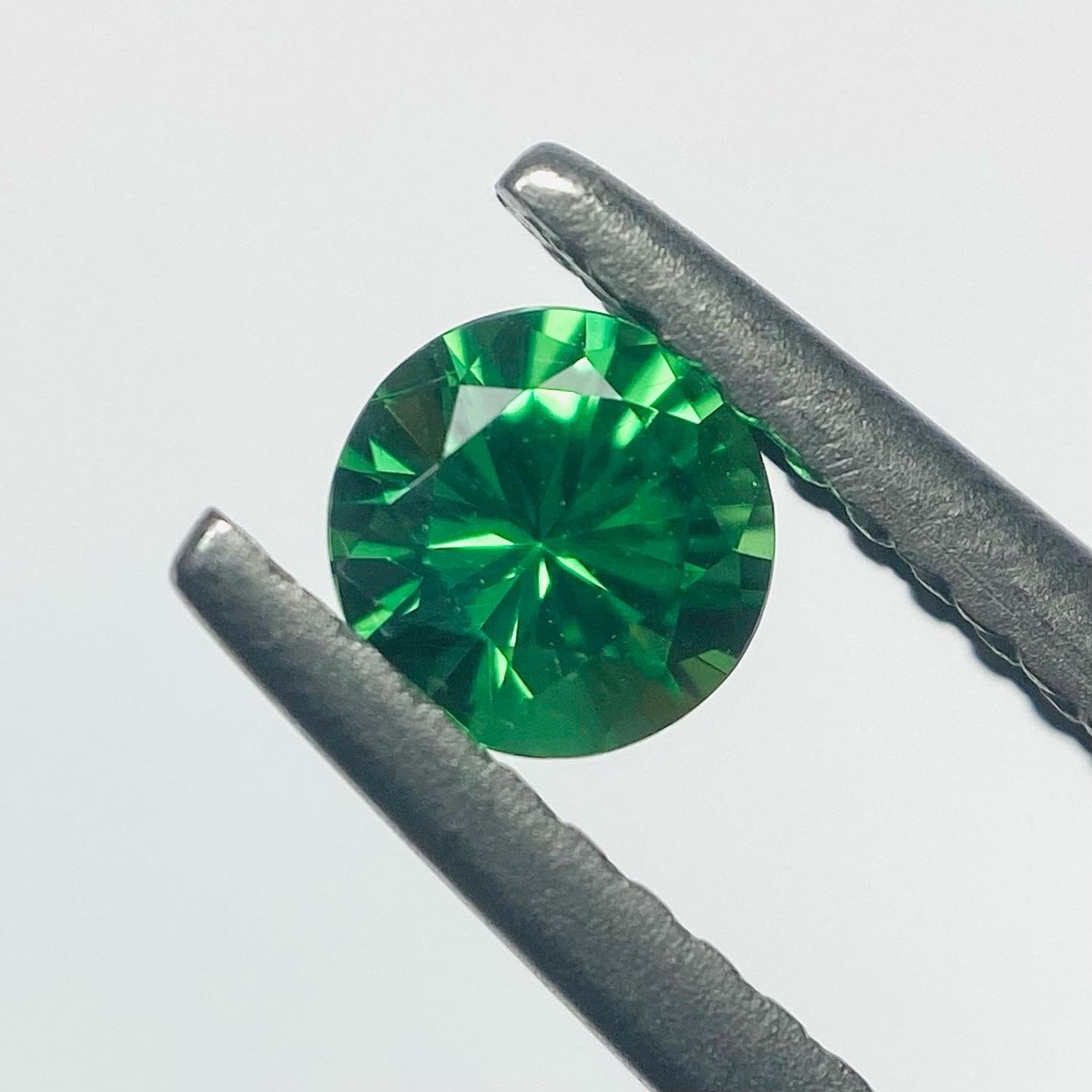 ダイヤモンド ミントグリーンガーネット（UV変色タイプ）5.69ct ミント 
