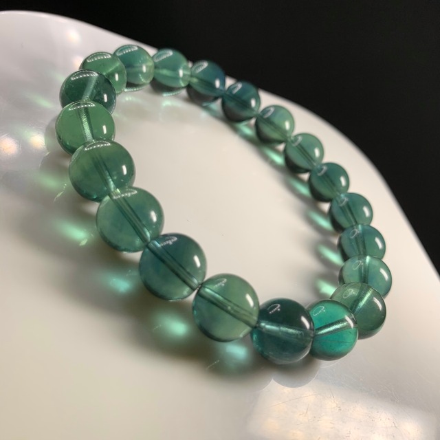 b129 透明度高めグリーンフローライトブレスレット