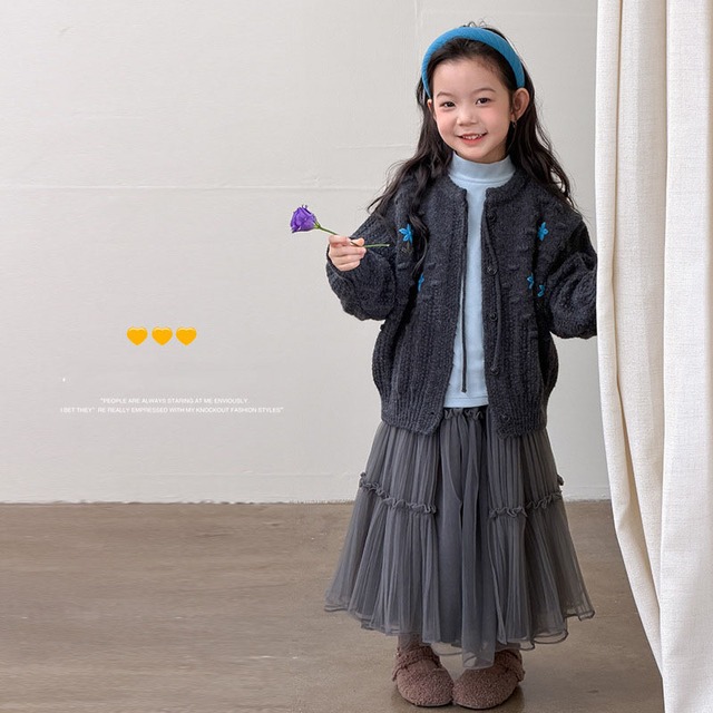 冬手編み小花あしらいニット