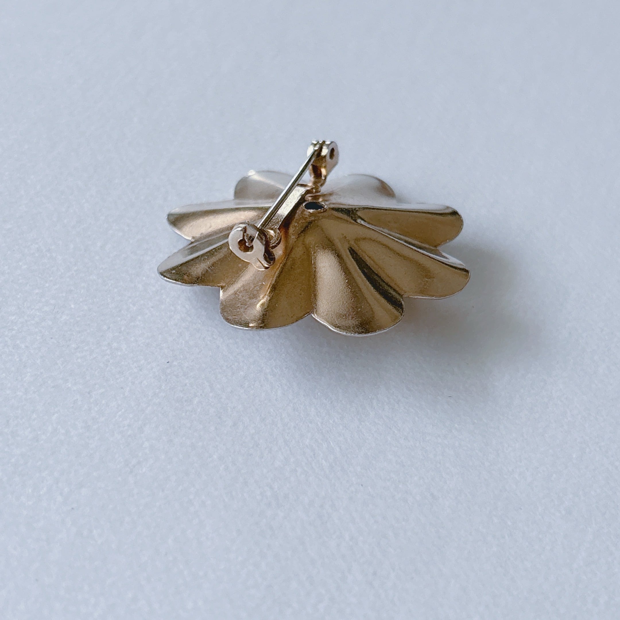 Vintage 60s - 70s gold tone flower brooch ヴィンテージ 60年代 - 70