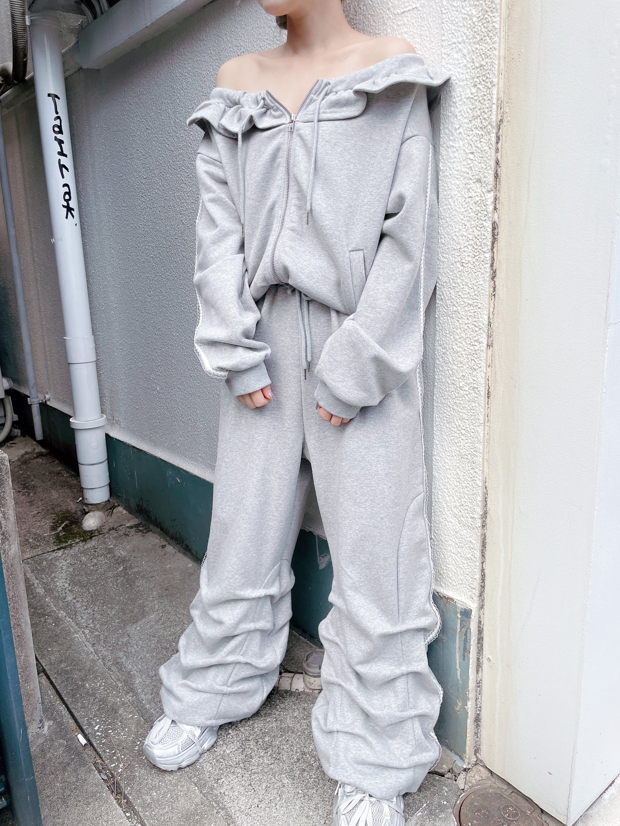 LITTLE】オフショルダーフリルパーカー | lilLilly official webstore