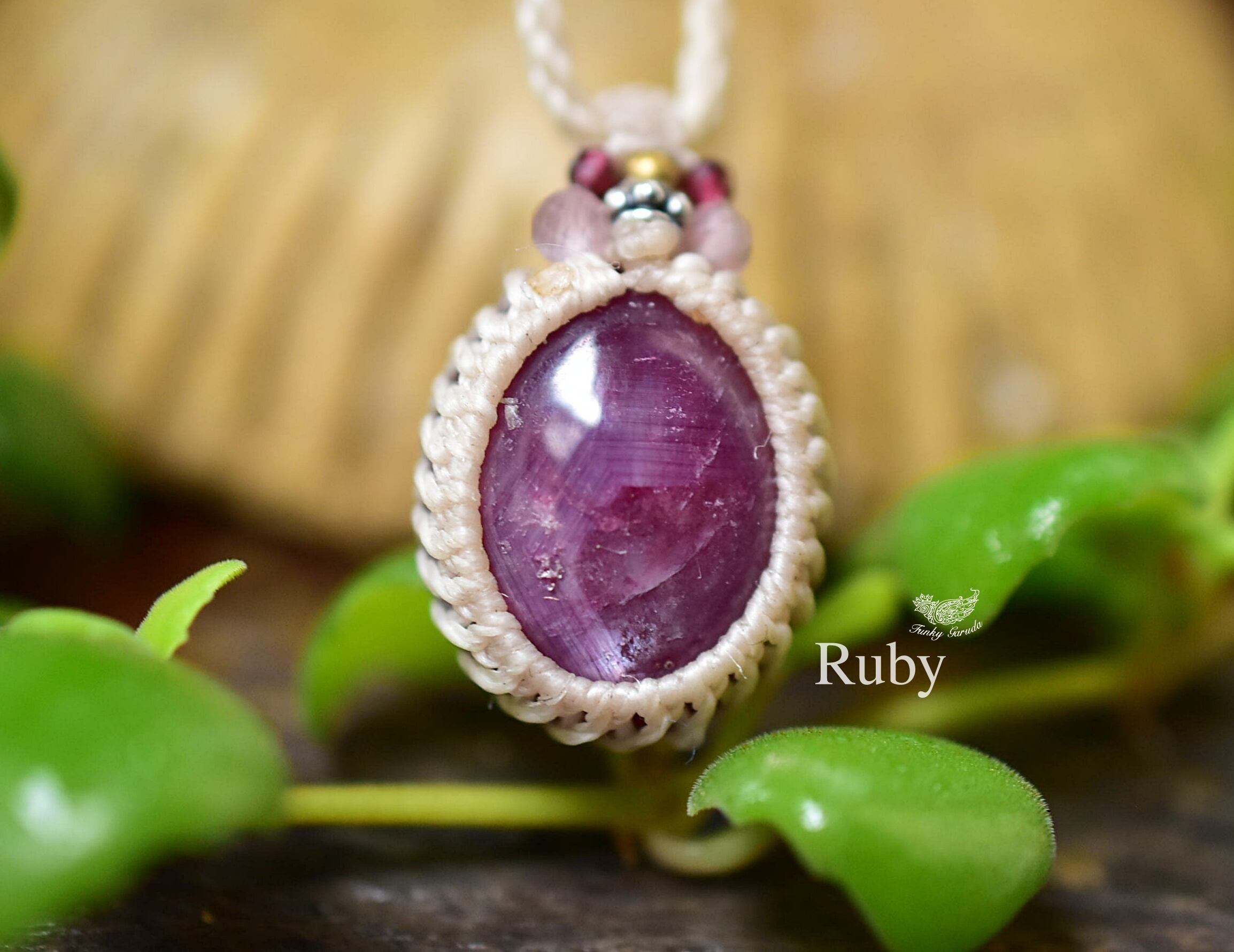 コランダムと光★スタールビー マクラメペンダント634