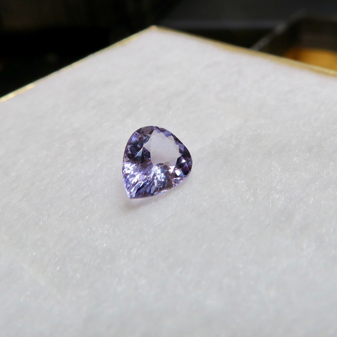 ゾイサイト 1.120ct 淡紫色 簡易ソーティング付き