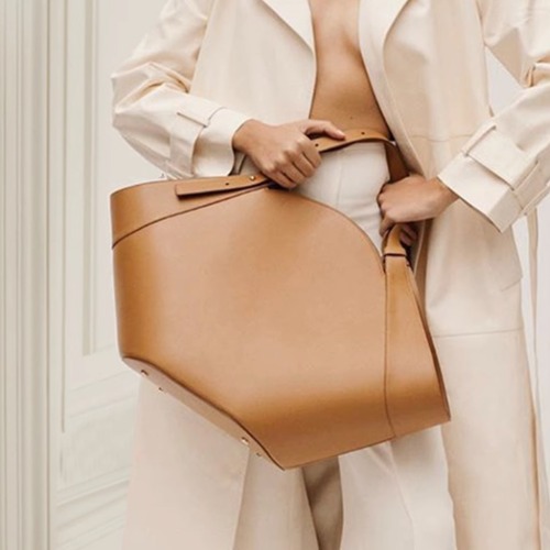 トートバッグ レディース バッグ 鞄 かばん ハンドバッグ 大容量 シンプル 無地 きれいめ エレガント カジュアル お出かけ おしゃれ 通勤 オフィス OL ファッション PU 扇形 肩掛けバッグ