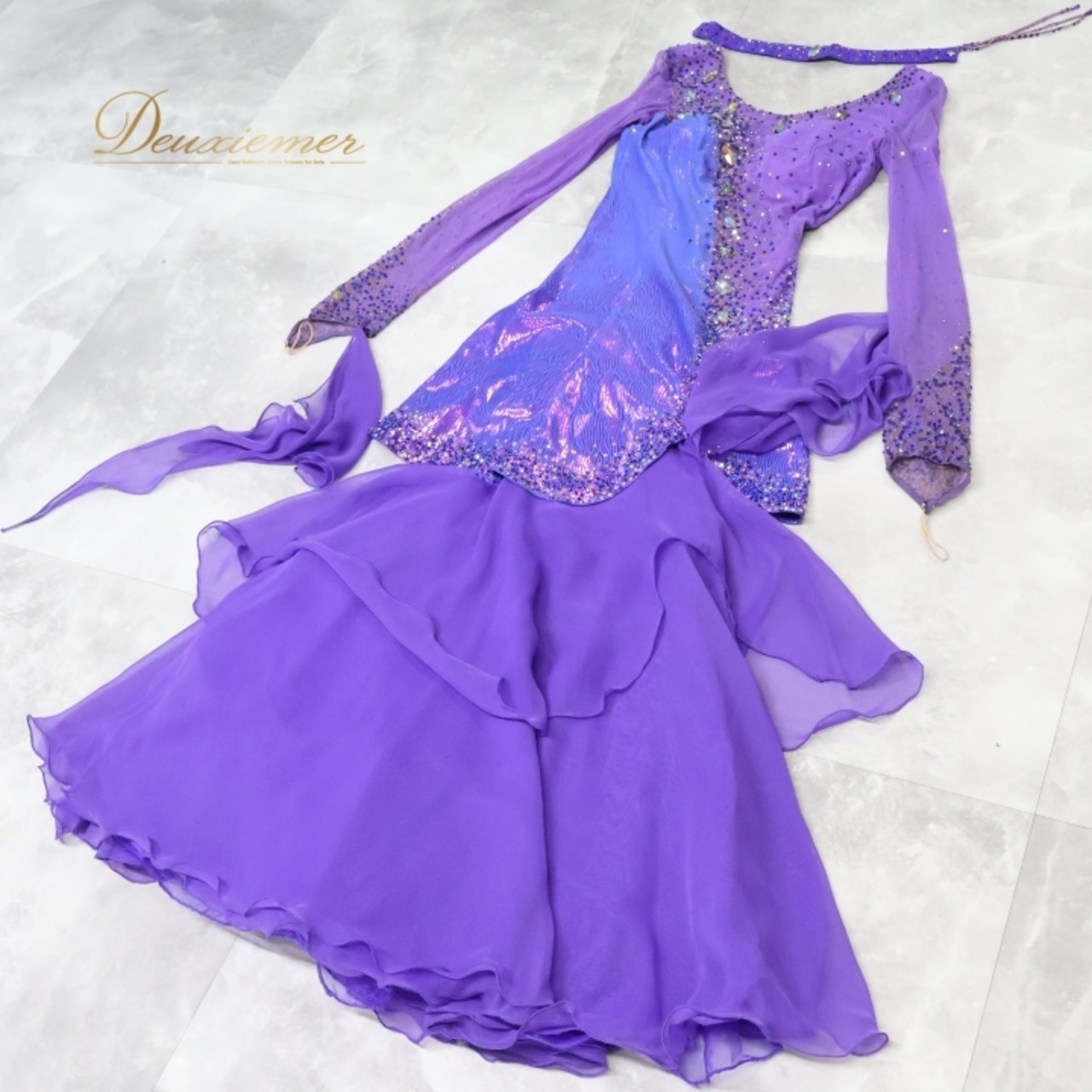 社交ダンス 衣装 スタンダード ドレス ワンピース 紫 フロート レース イングランド製 デモ 競技 パーティ 発表会 レース 上品 高級感 パープル系 高級衣装 大人可愛い エレガント フェミニン ショーウェア ダンス発表 ドレスアップ おしゃれ 発表会衣装 レースデザイン フリルスカート レディース フォーマル