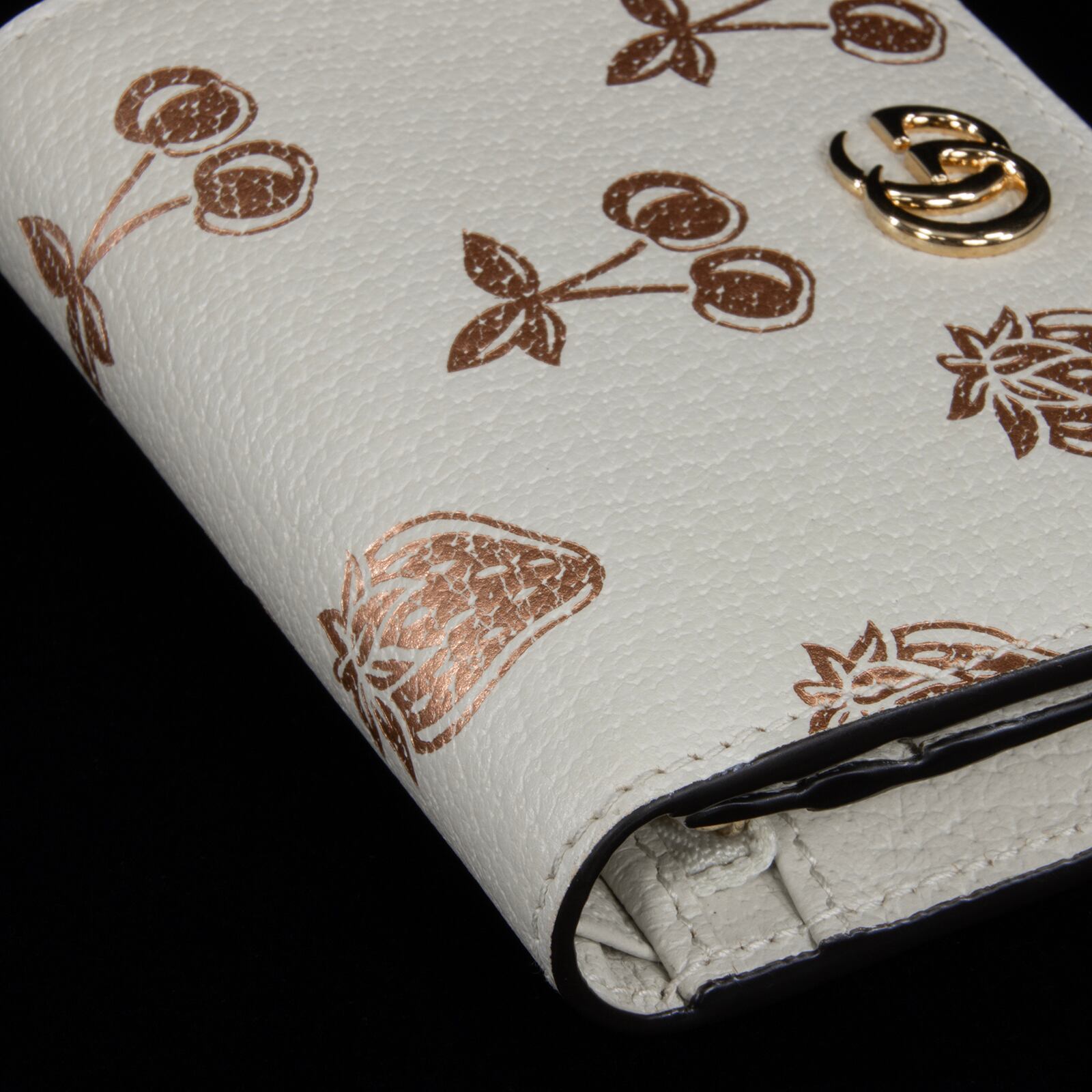 本物 送料無料 グッチ 二つ折り財布 レディース 2020年限定