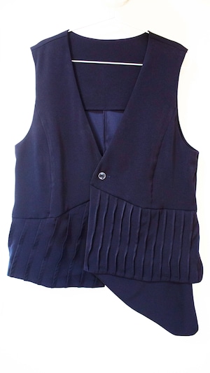 Pin tuck Asymmetry Vest