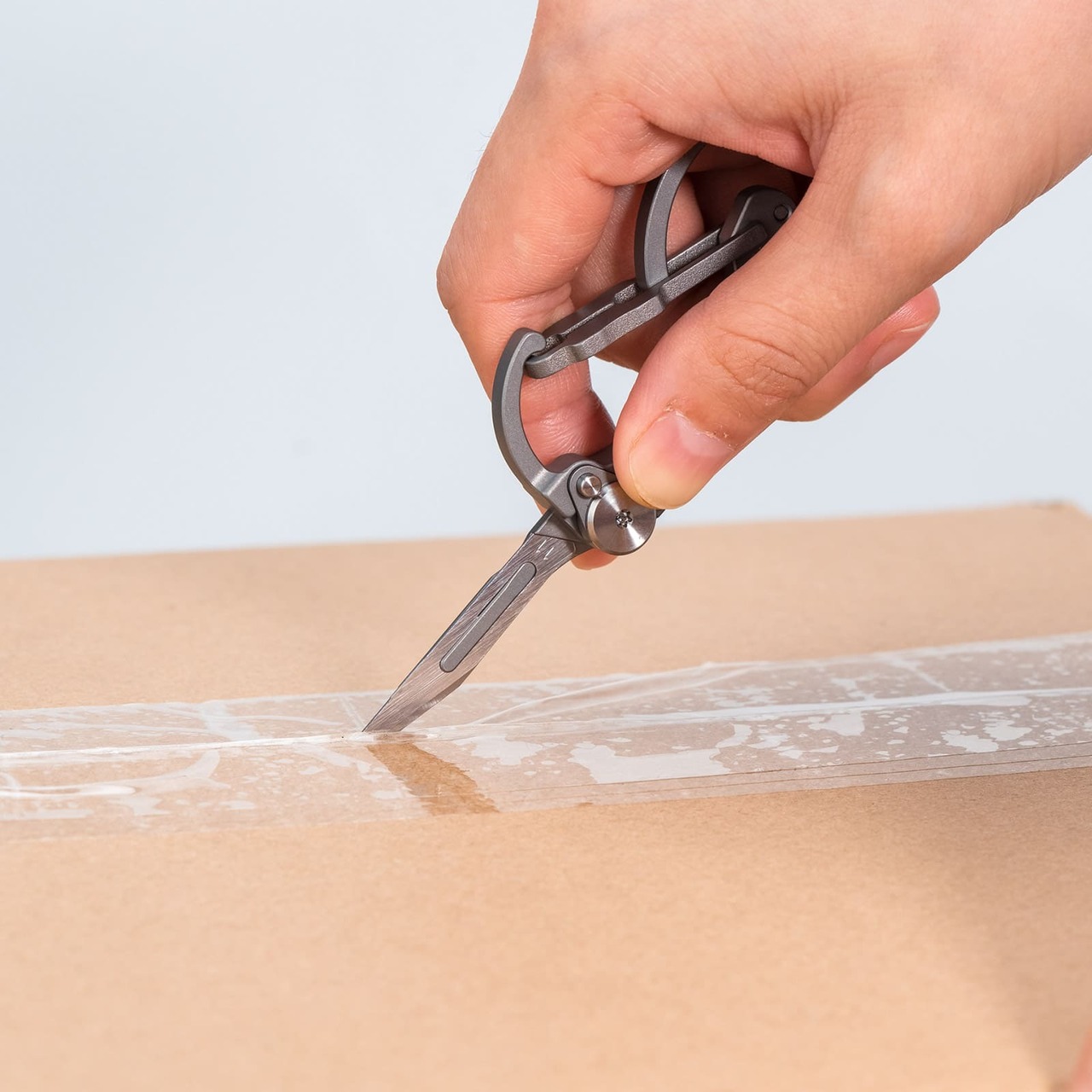 5つの機能を搭載した8の字型のマルチツール【U4 Pro】