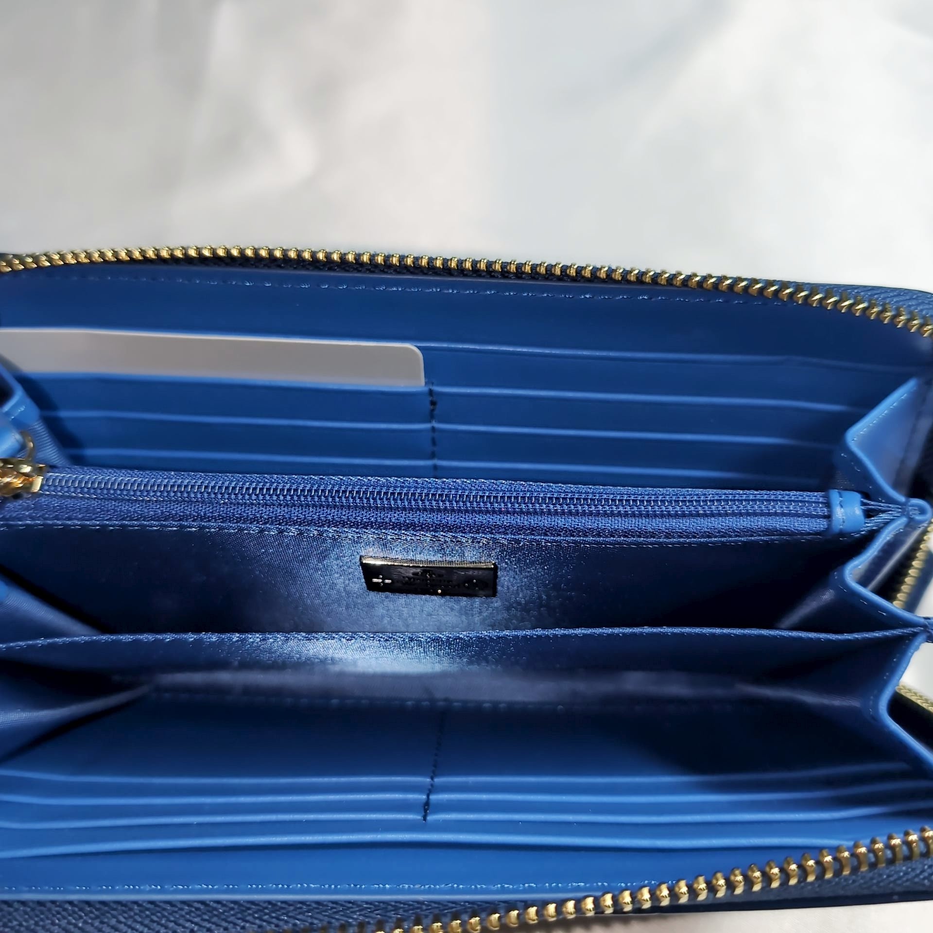 ヴィヴィアンウエストウッド ラウンドファスナーエナメル長財布 ブルー