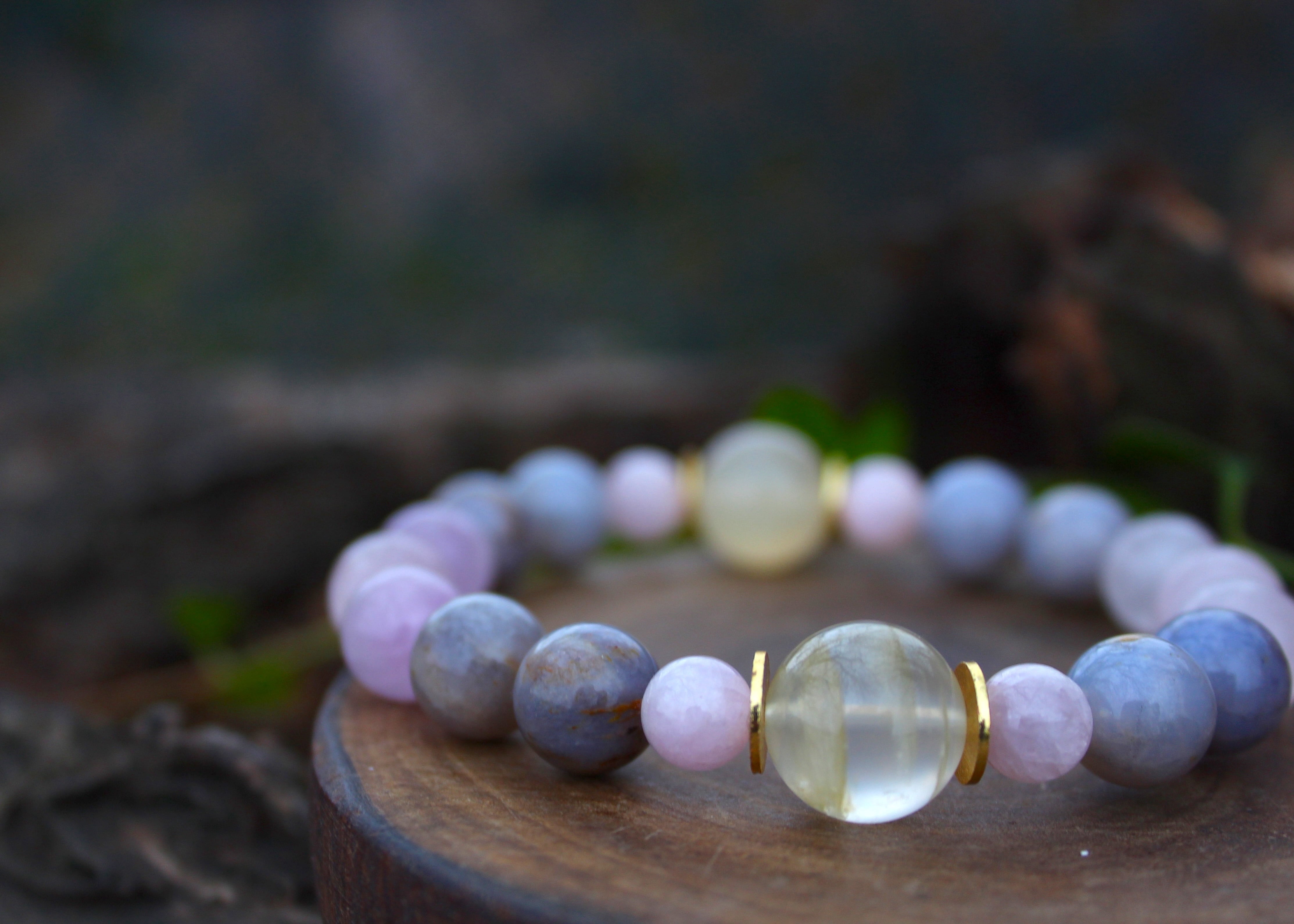 ナチュラルレアブルーローズクォーツ 愛情、思いやり、穏やかな癒し