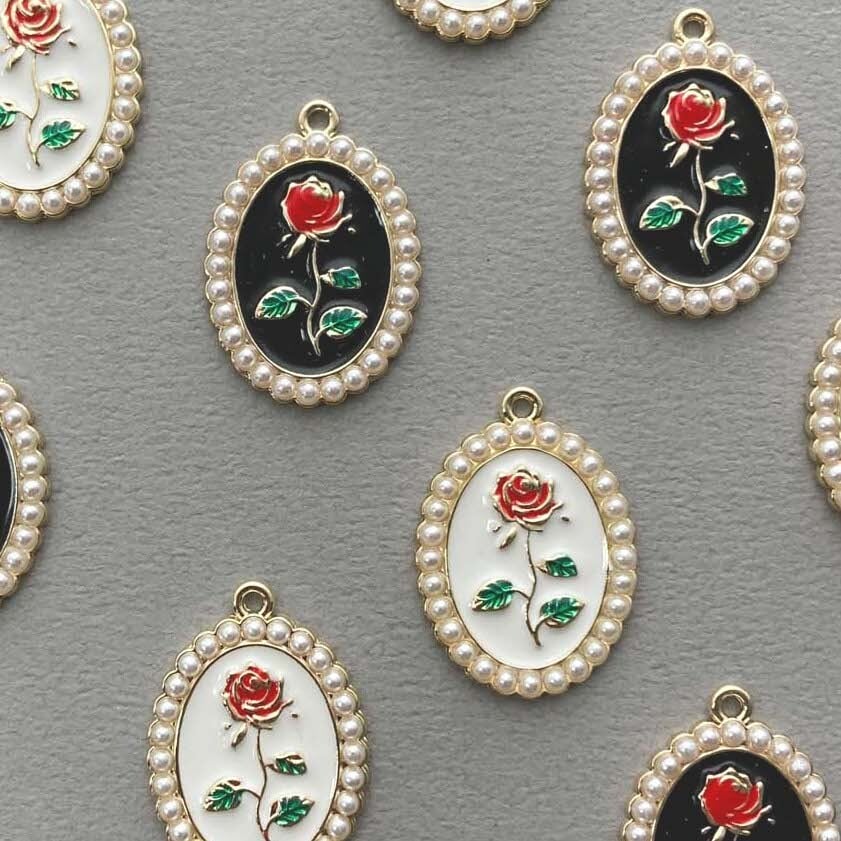 再入荷〉パールフレーム薔薇チャーム（28mm） | Dua-アクセサリー