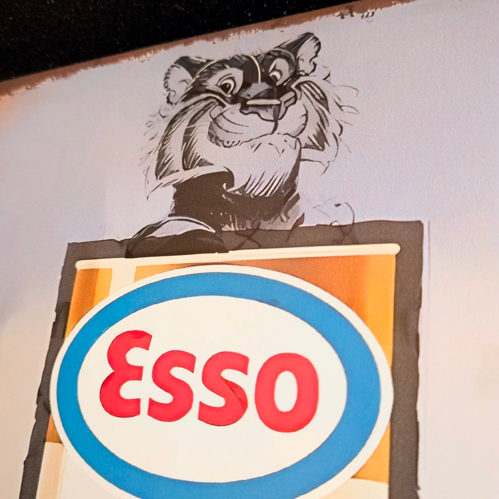 送料無料！ちょうどいいブリキ看板 【 ESSO ( エッソ )  / エッソ石油 】『 エッソタイガー 』 METAL SIGN / メタルサイン / ブリキ看板 / サインボード / ビンテージ加工〚アメリカン雑貨 アメトイ〛