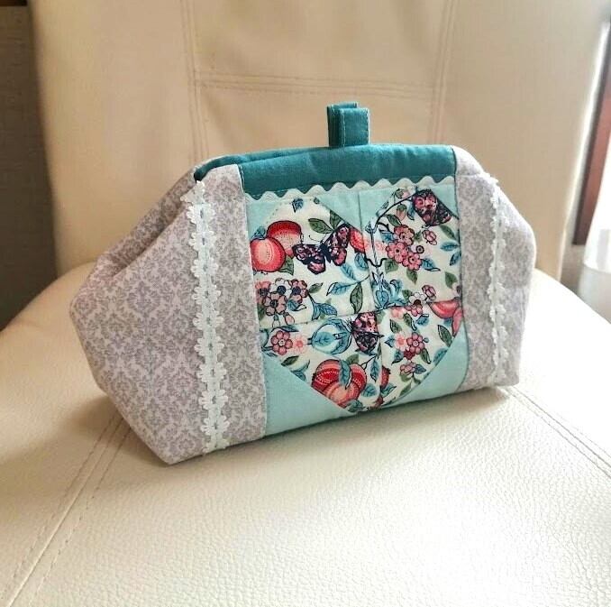 リバティOrchard・ハートキルト・ポーチ (マグネットボタンタイプ)B