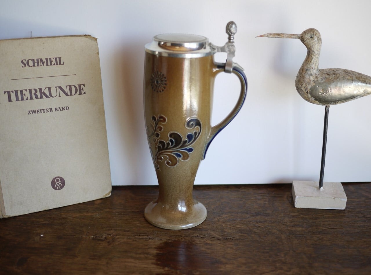 塩釉ビアマグ 線彫花文様 蓋付ジョッキ ストーンウェア