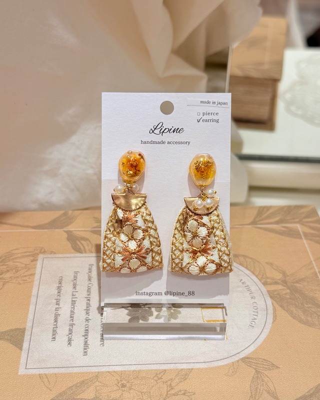 刺繍イヤリング（A71-2）①