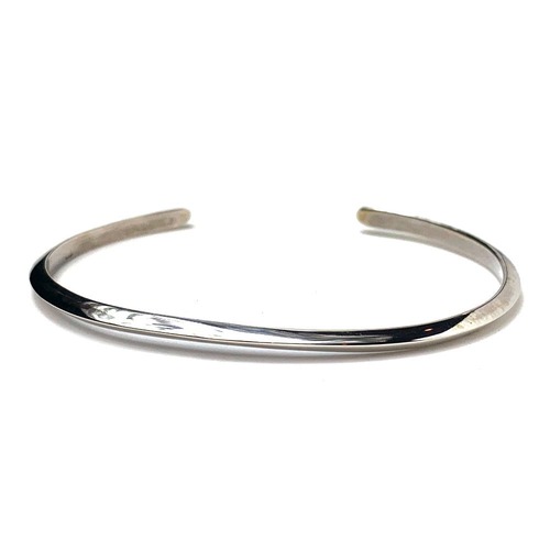 [ERICK A NICOLAS BEGAY] Navajo Fred Harvey Style Silver Bangle Triangle Plain