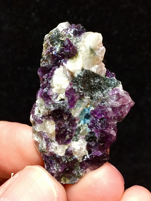 2) ロシアンフェナカイト・アクアマリン・フローライト共生