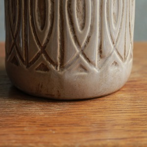 北欧の雰囲気漂う、味わい深いフラワーベース